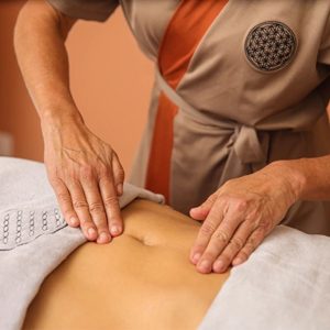 Drenagem Linfática - Massagem corporal rosas - Drenagem Linfática - Sommos SPA